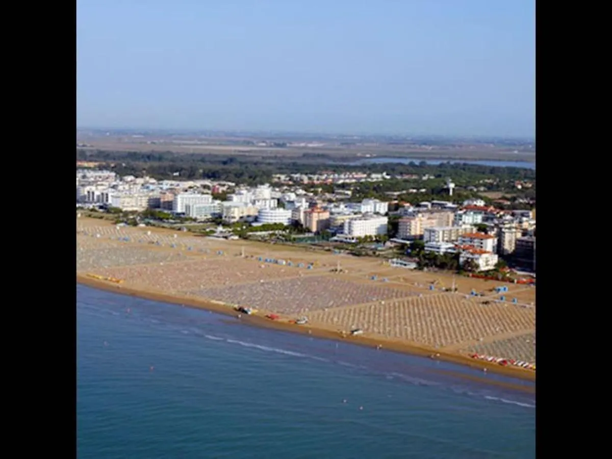 Adorable Flat With Large Terrace Overlooking The Sea Bibione Italien