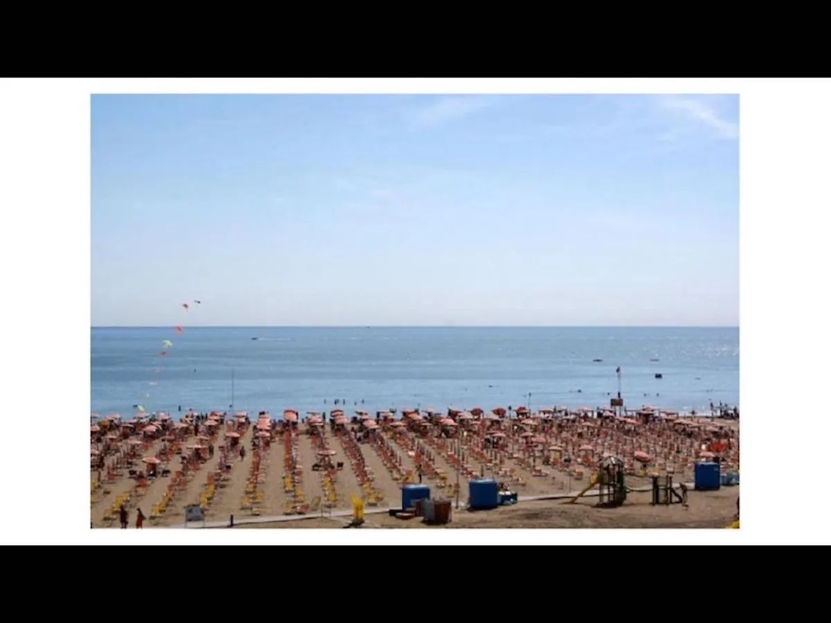 Adorable Flat With Large Terrace Overlooking The Sea Bibione Lägenhet